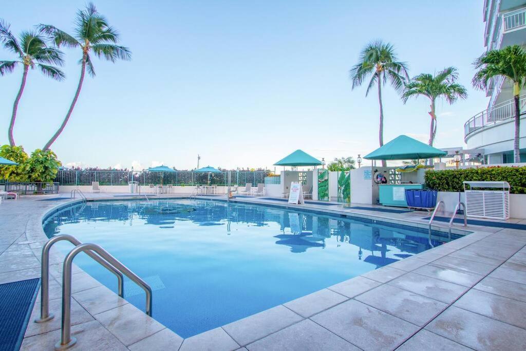 Resort Life At A Low Price- Ilikai Hotel Honolulu Luaran gambar