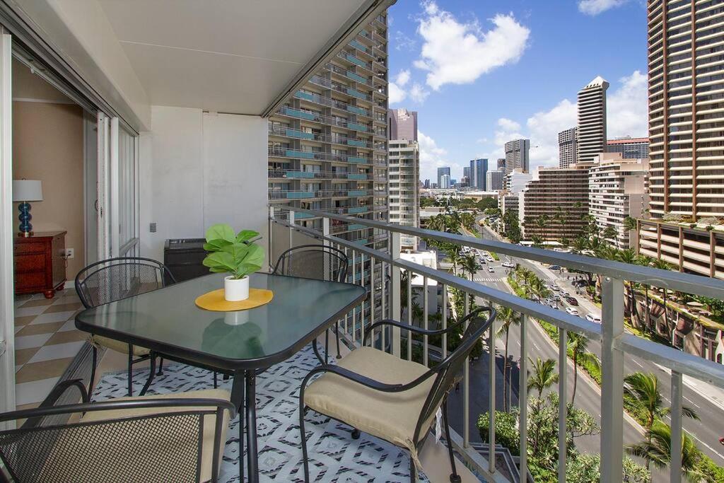 Resort Life At A Low Price- Ilikai Hotel Honolulu Luaran gambar
