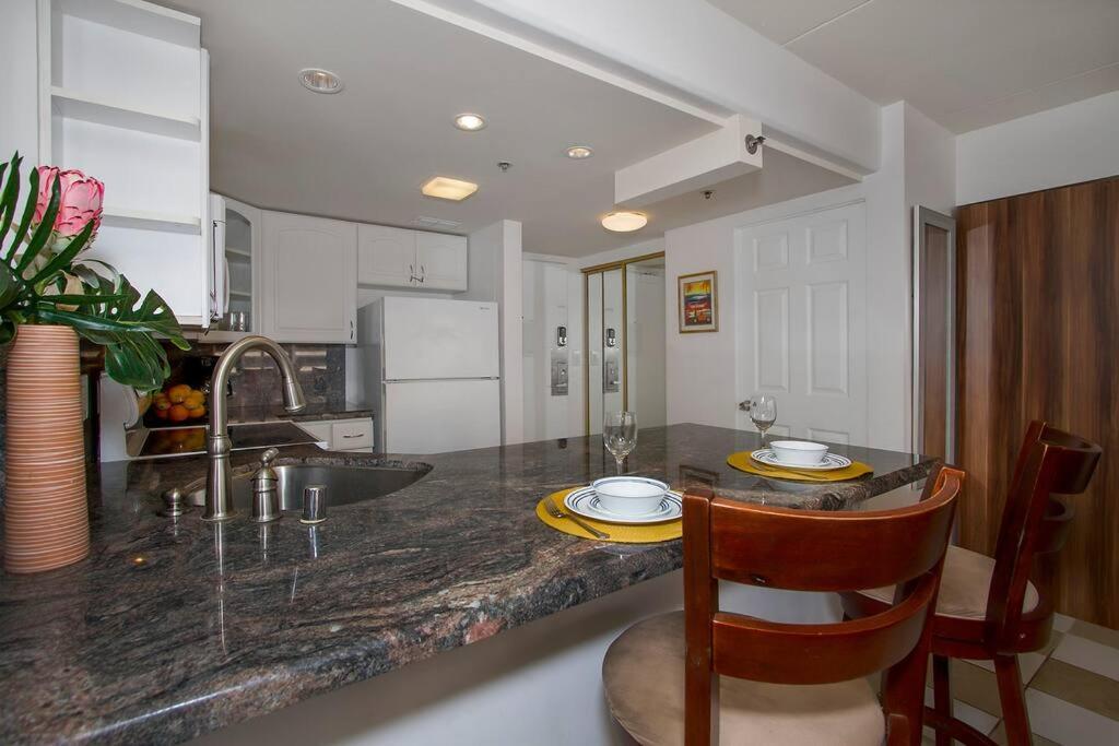 Resort Life At A Low Price- Ilikai Hotel Honolulu Luaran gambar