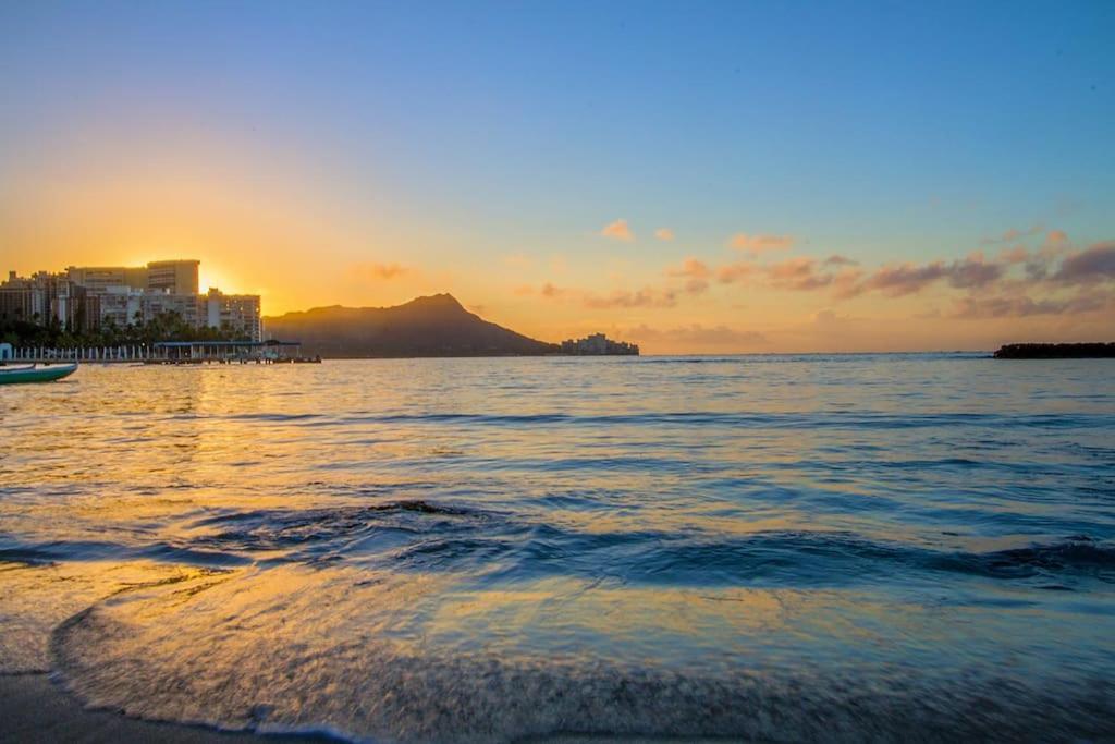 Resort Life At A Low Price- Ilikai Hotel Honolulu Luaran gambar